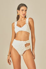 Carica l'immagine nel visualizzatore di Gallery, Model Front: Empress Set Set Offwhite Sloane