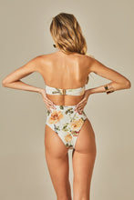 Carica l'immagine nel visualizzatore di Gallery, Model Back: Empress One-Piece Tule Bouche Body Rose Print