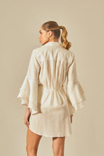 Carica l'immagine nel visualizzatore di Gallery, Model Back: Empress Shirtdress Offwhite Camisa Claire
