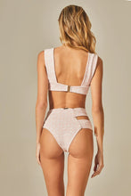 Carica l'immagine nel visualizzatore di Gallery, Model Back: Empress Set Hoop Sloane Pink Tweed Texture
