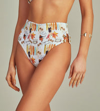 Carica l'immagine nel visualizzatore di Gallery, Gallery: Empress Bottom Bottom Bikini Antigua Pop Art
