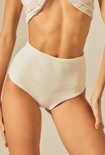 Carica l&#39;immagine nel visualizzatore di Gallery, Gallery: Empress Bottom Bottom Offwhite Bardot
