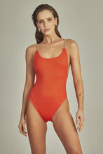 Carica l&#39;immagine nel visualizzatore di Gallery, Model Front: Empress One-Piece Desiree Body Coral Red Luxor
